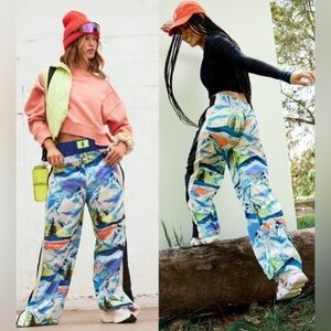NEW FP MOVEMENT FREE PEOPLE Sz XS
Printed End Zone Pants    Color: Après Combo